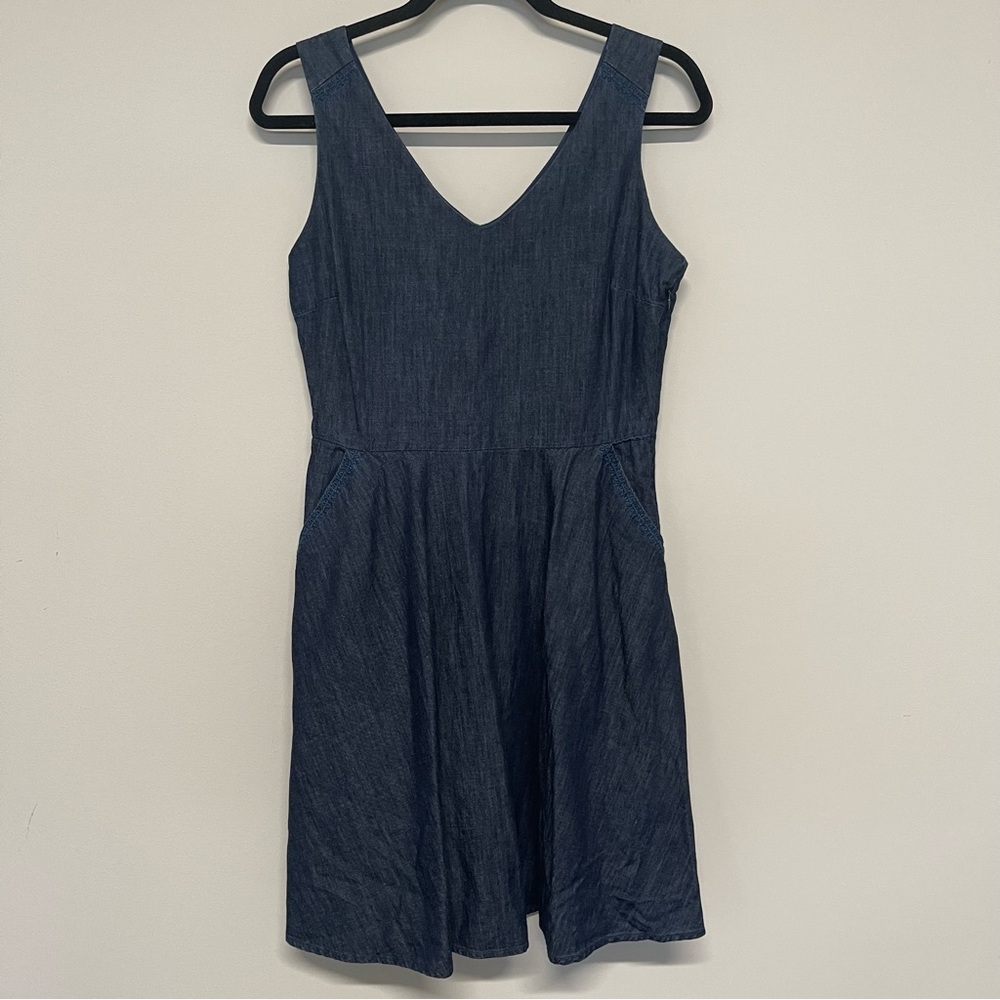Vineyard Vines Denim Dark Blue Wash V-Neck Chambray Dress Women’s Size 4 - Picture 2 of 5